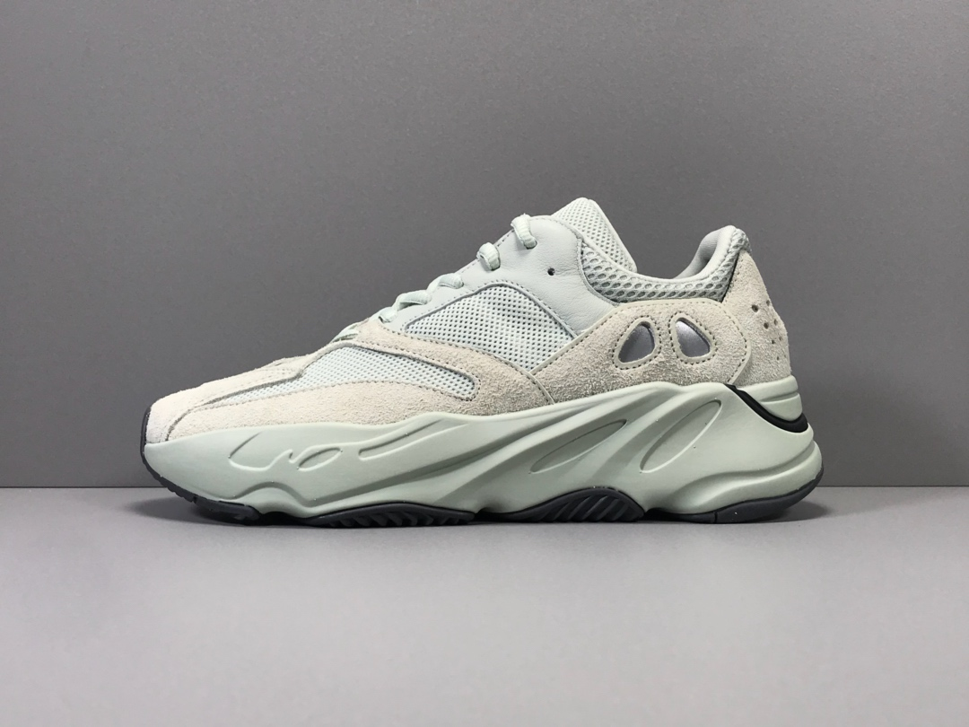 YEEZY BOOST  700 SALT