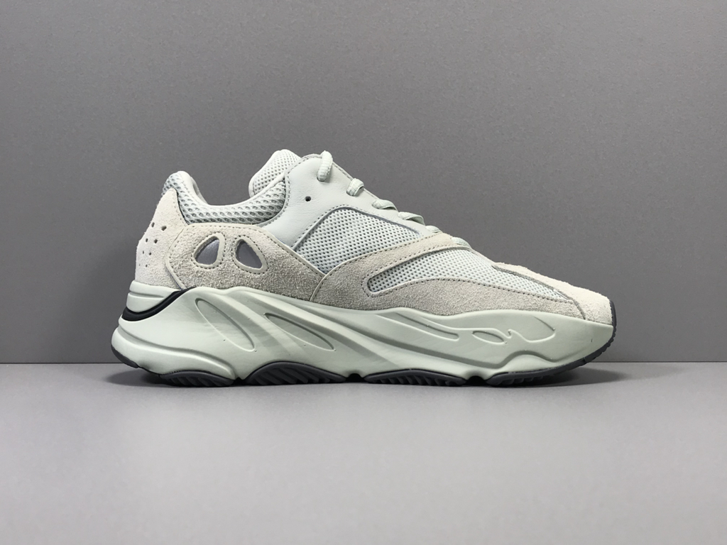 YEEZY BOOST  700 SALT