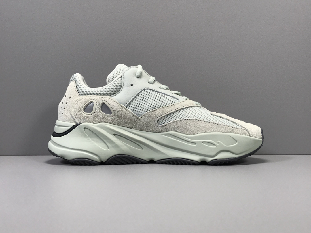 YEEZY BOOST  700 SALT