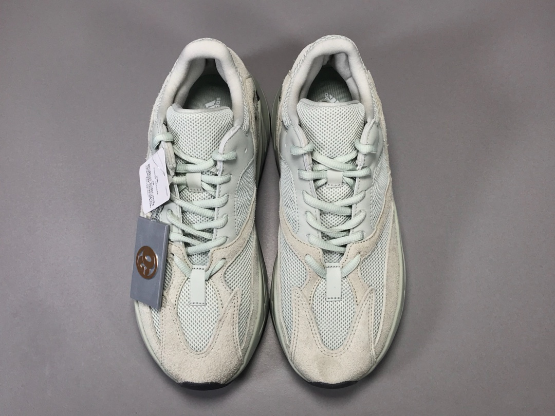 YEEZY BOOST  700 SALT