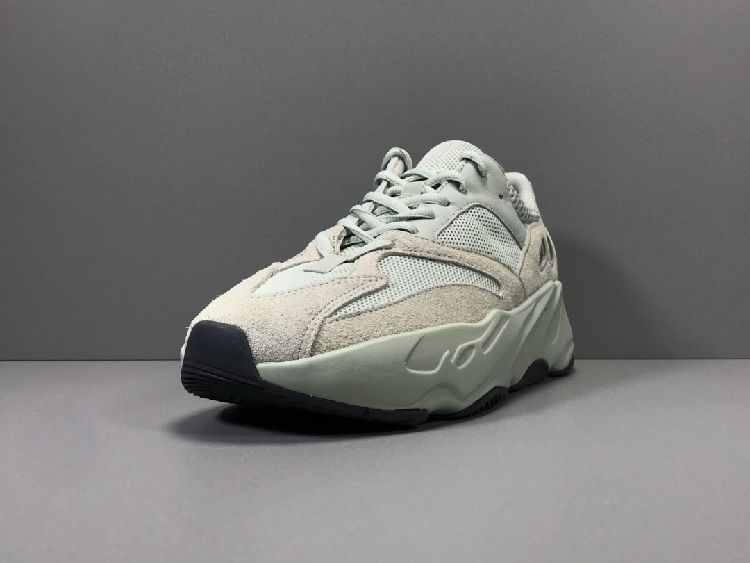 YEEZY BOOST  700 SALT