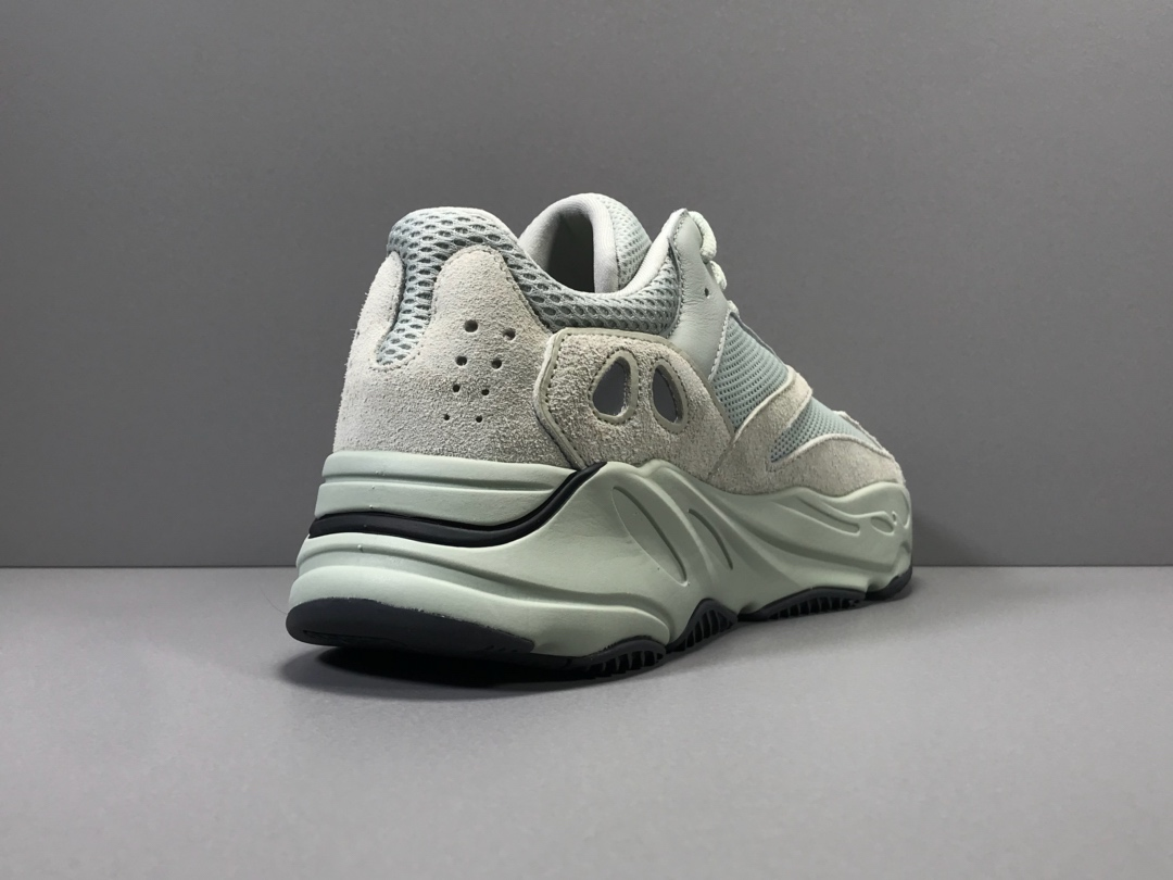 YEEZY BOOST  700 SALT