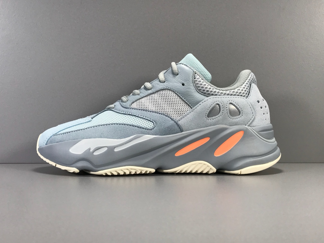 YEEZY BOOST  700 INERTI