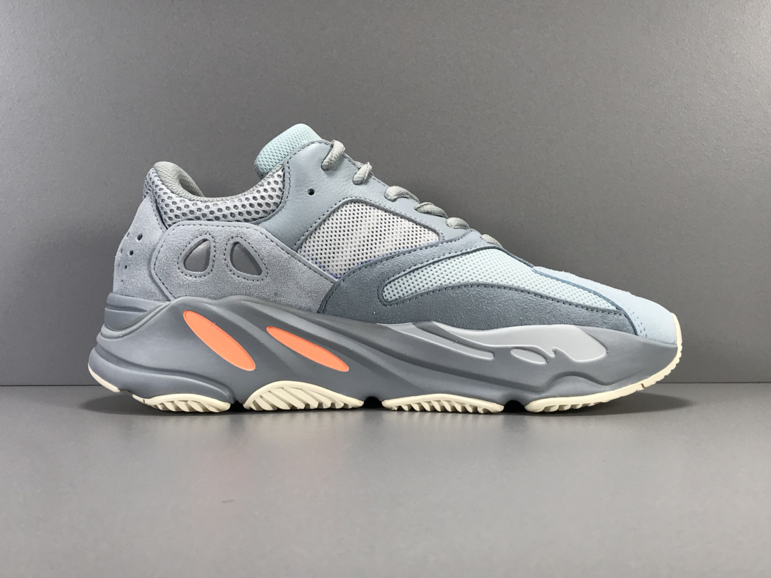 YEEZY BOOST  700 INERTI