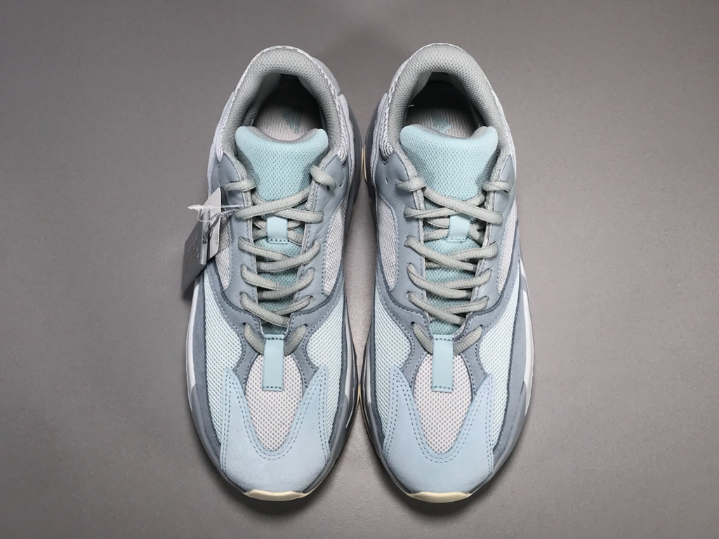 YEEZY BOOST  700 INERTI