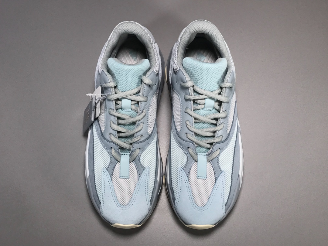 YEEZY BOOST  700 INERTI