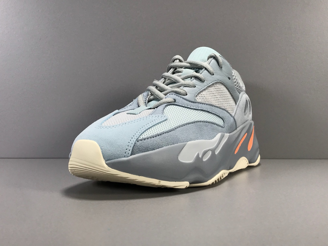YEEZY BOOST  700 INERTI