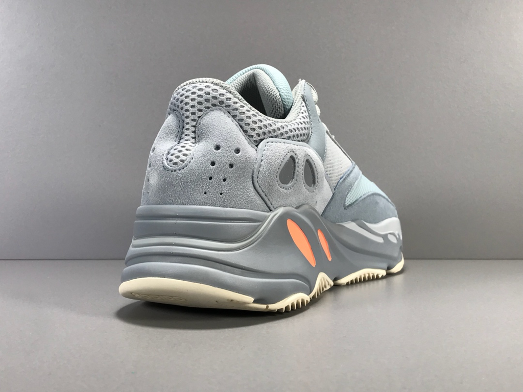 YEEZY BOOST  700 INERTI