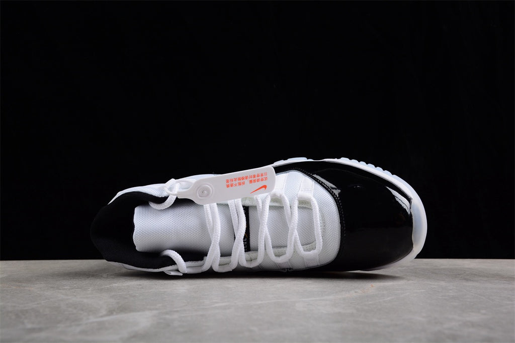 Air Jordan 11 Concord