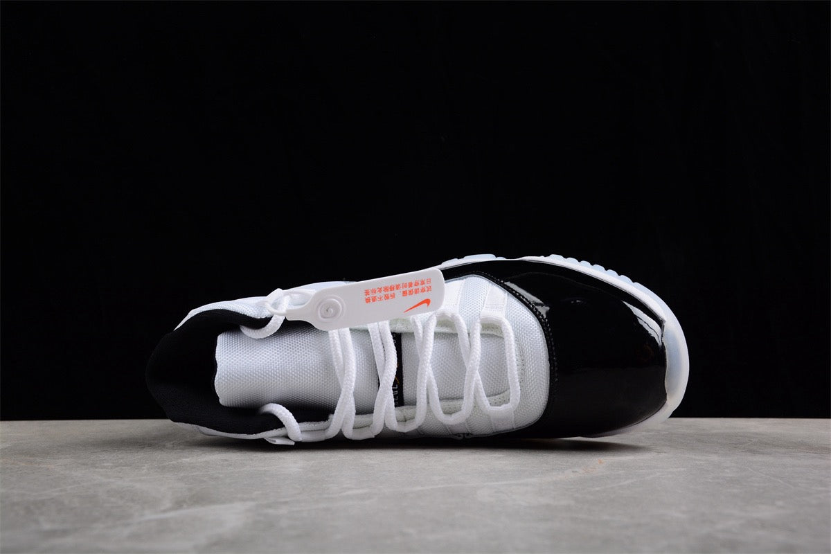 Air Jordan 11 Concord
