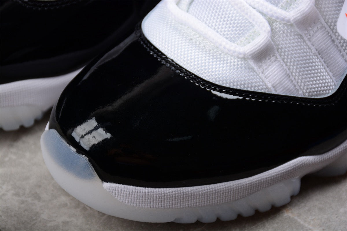 Air Jordan 11 Concord