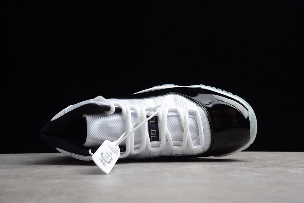 Air Jordan 11 Concord