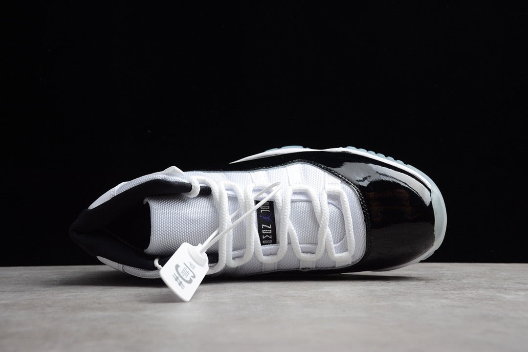 Air Jordan 11 Concord