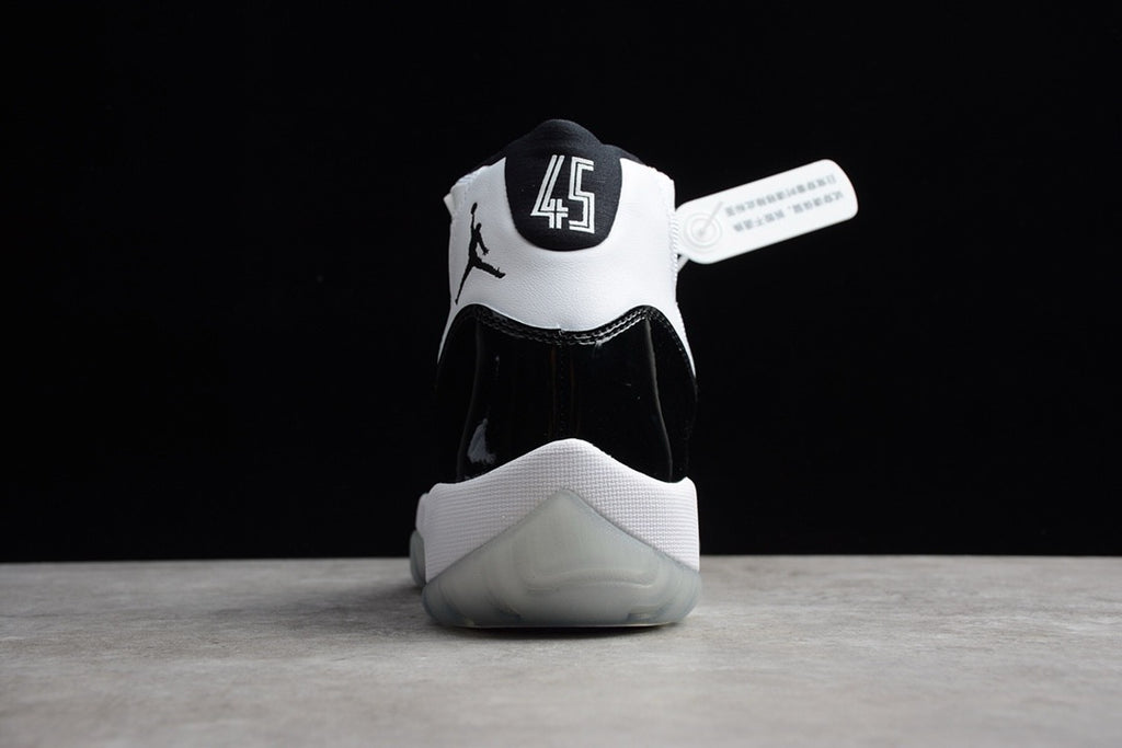 Air Jordan 11 Concord