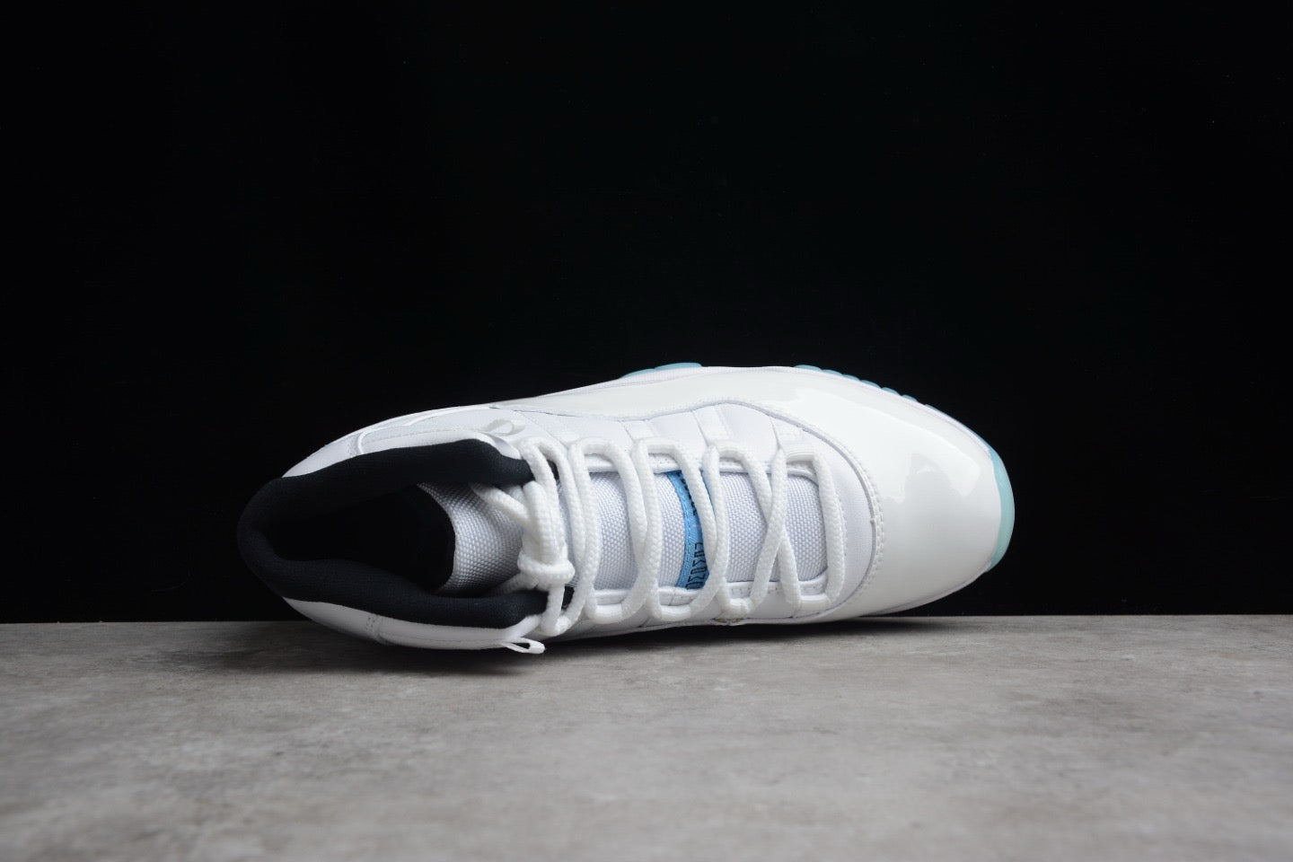 Air Jordan 11 "Legend Blue"