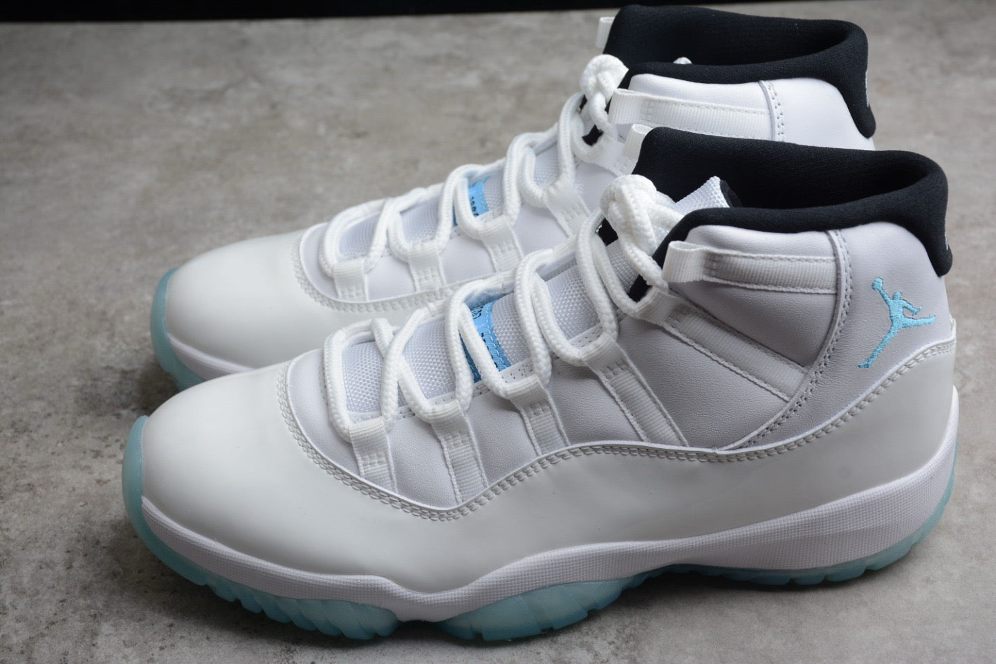 Air Jordan 11 "Legend Blue"