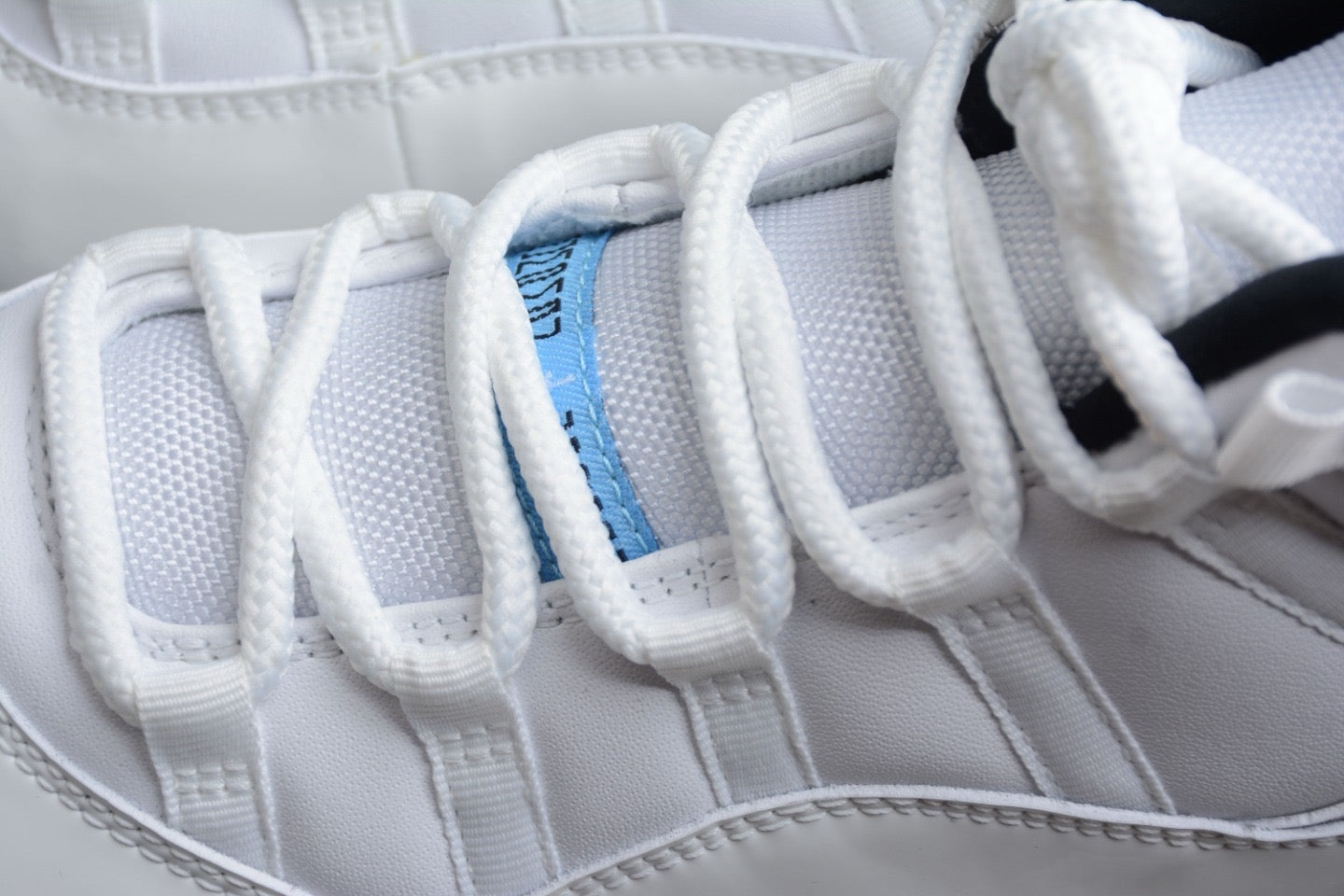 Air Jordan 11 "Legend Blue"