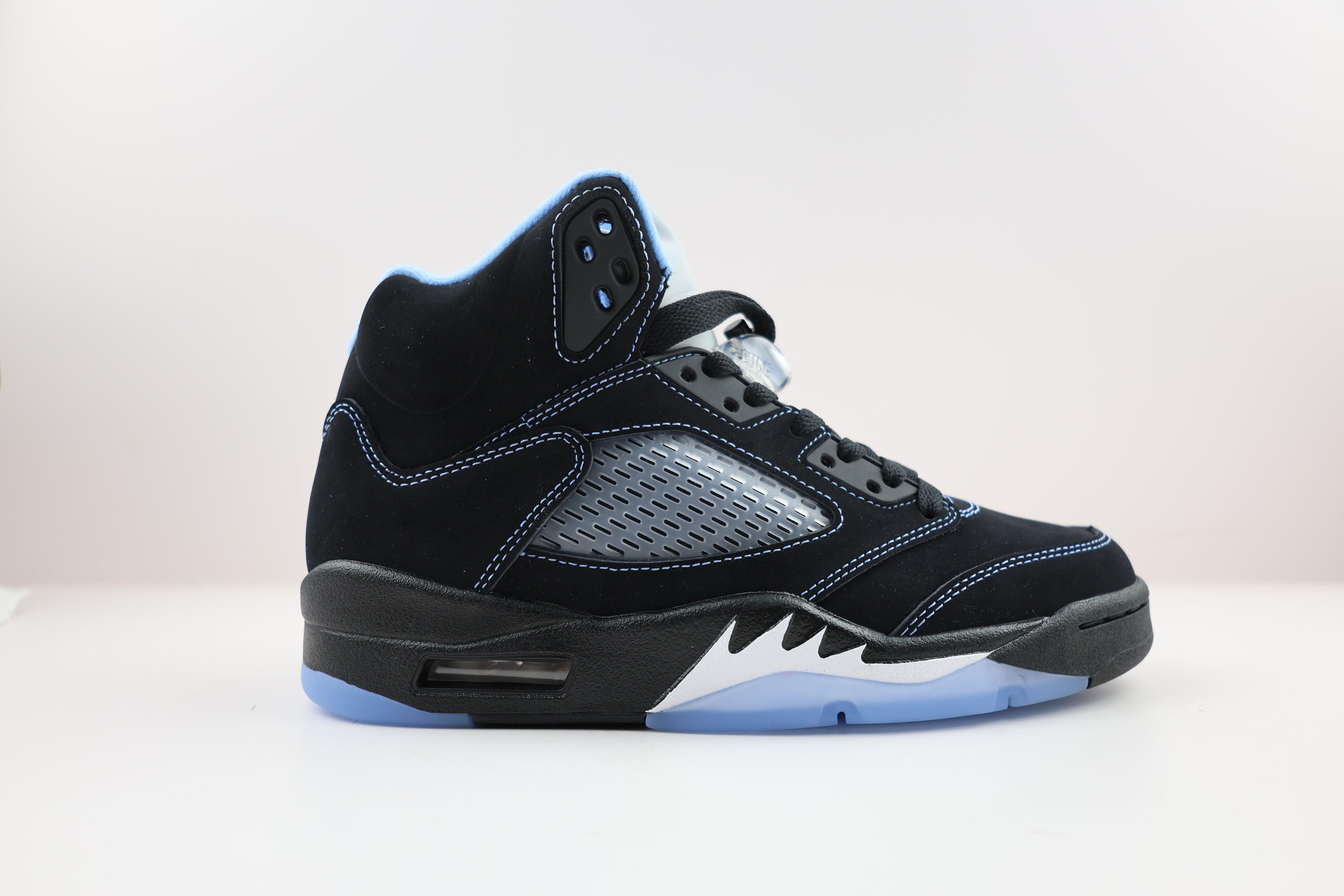 Air Jordan 5 Retro 'Black Carolina'