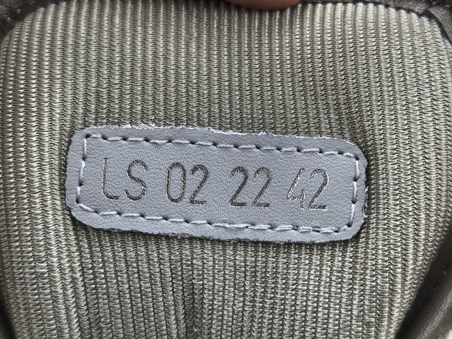 B27