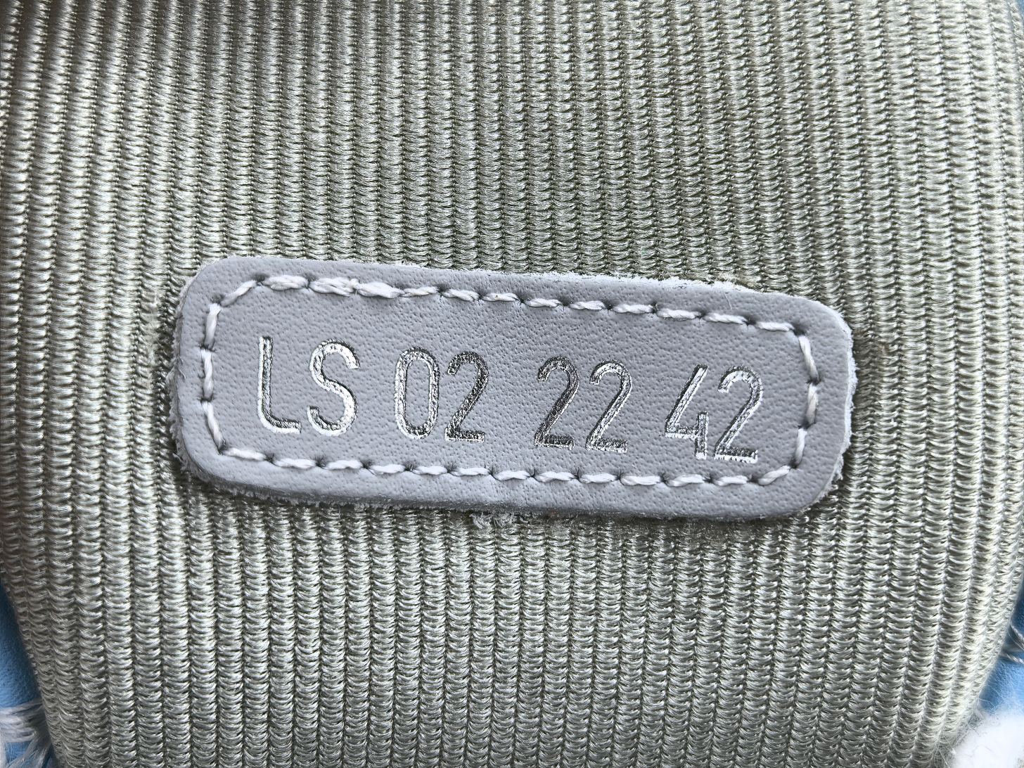 B27