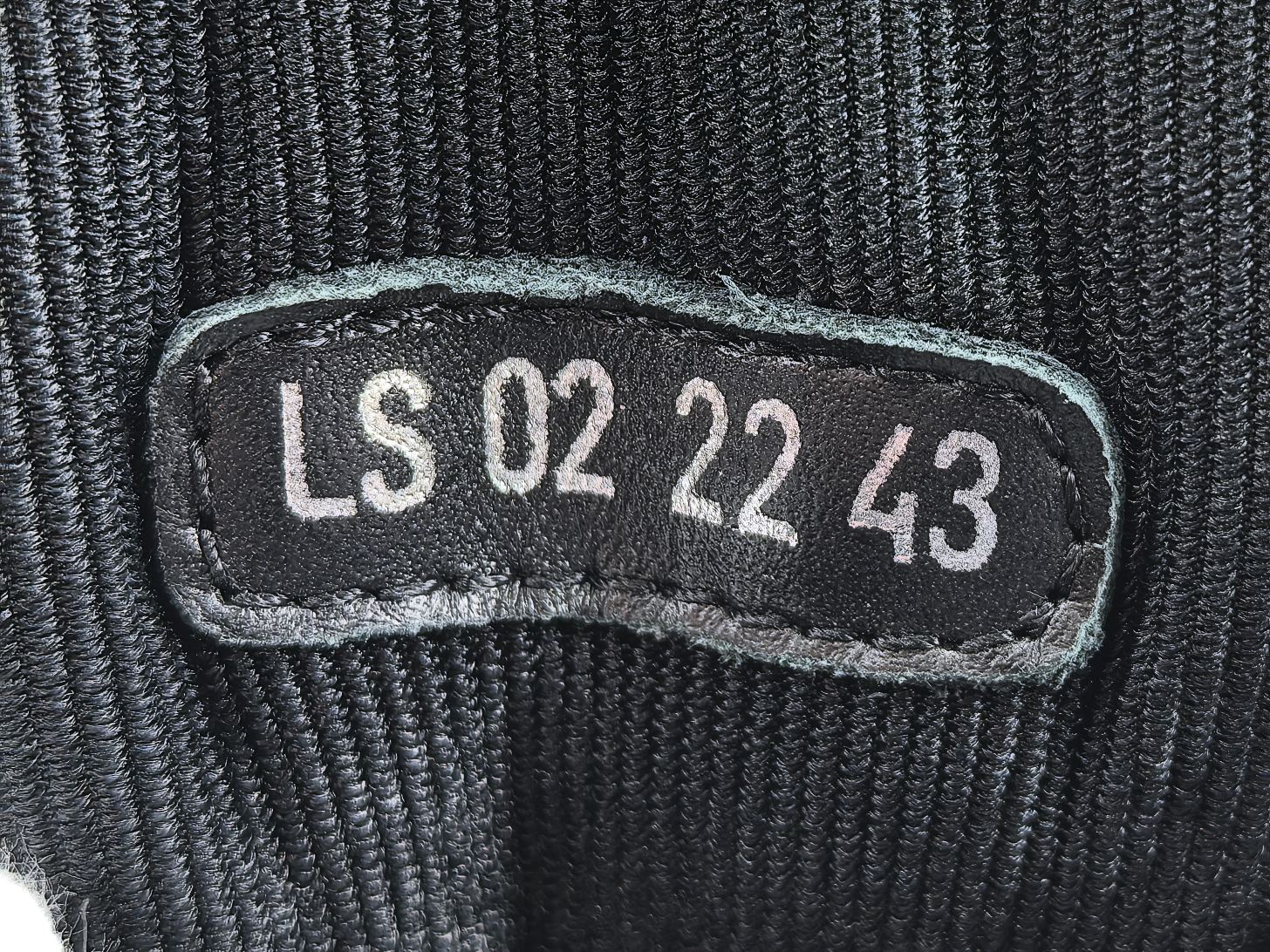 B27