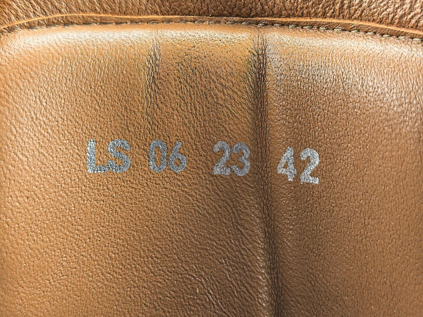 B33