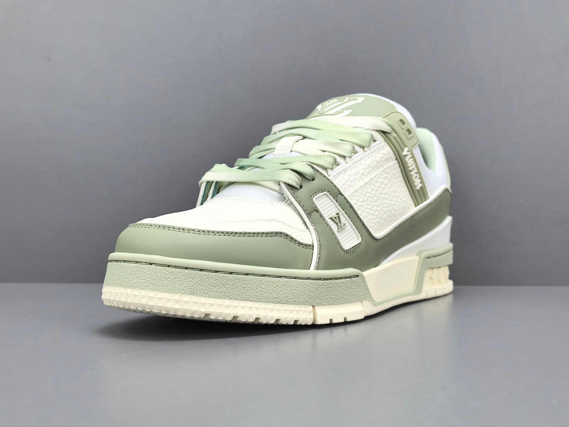 Lv Trainer