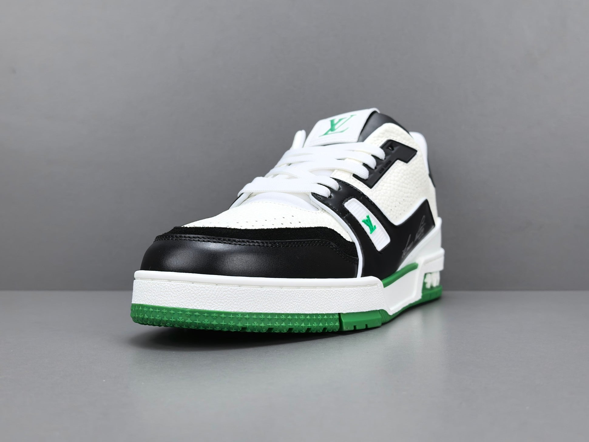 Lv Trainer