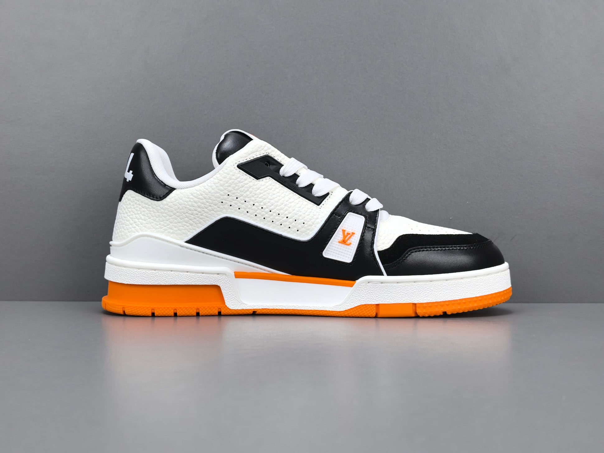 Lv Trainer