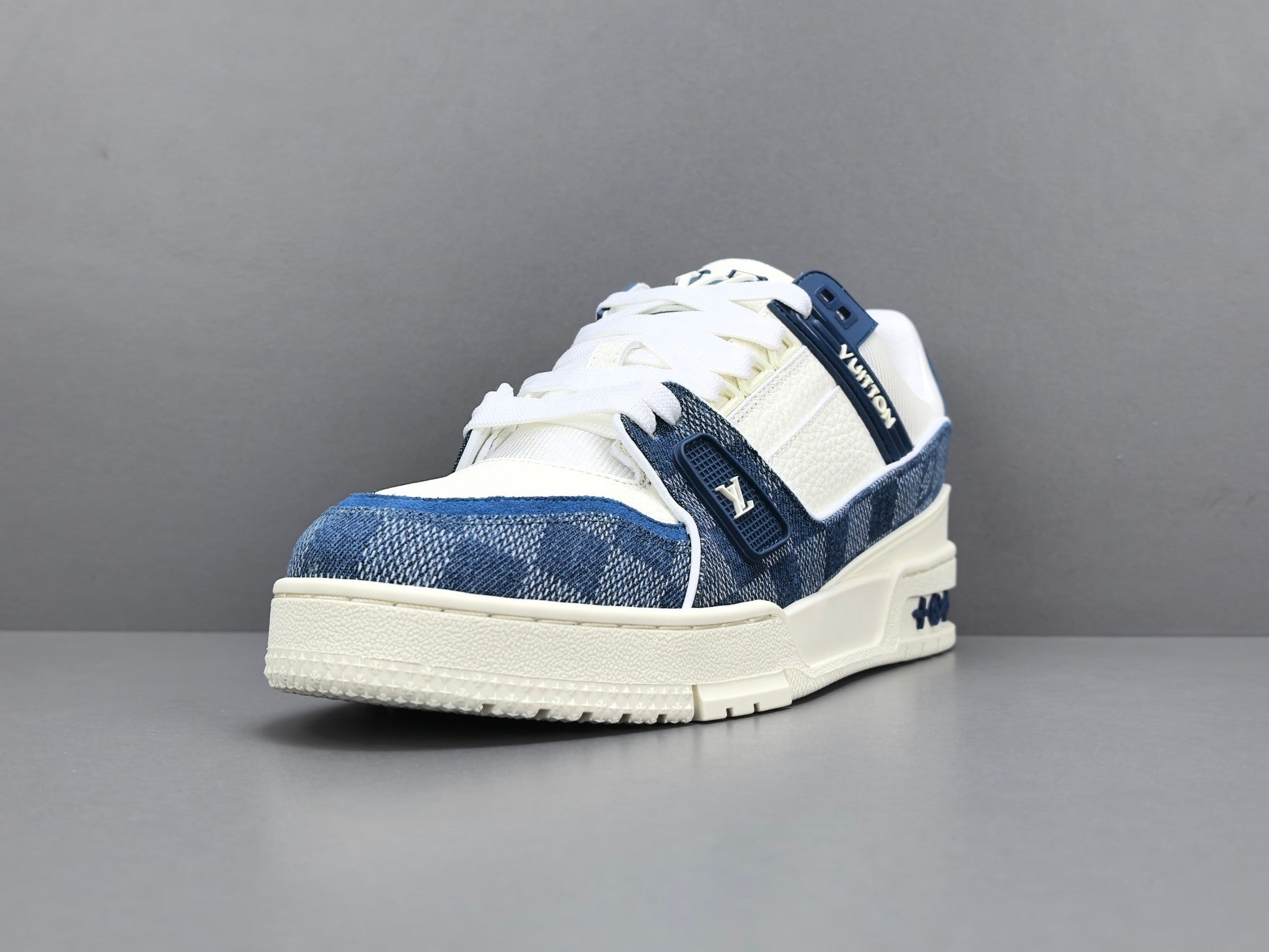 Lv Trainer