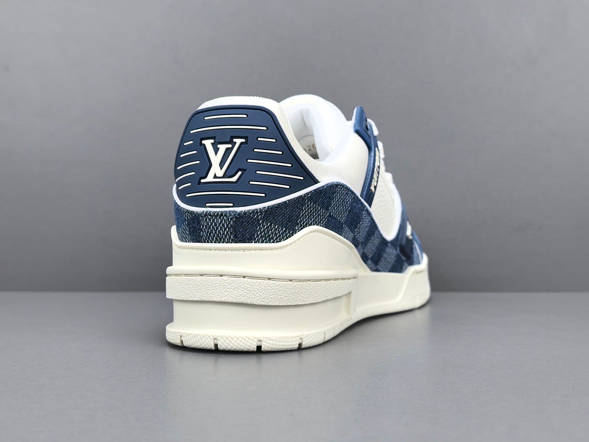 Lv Trainer