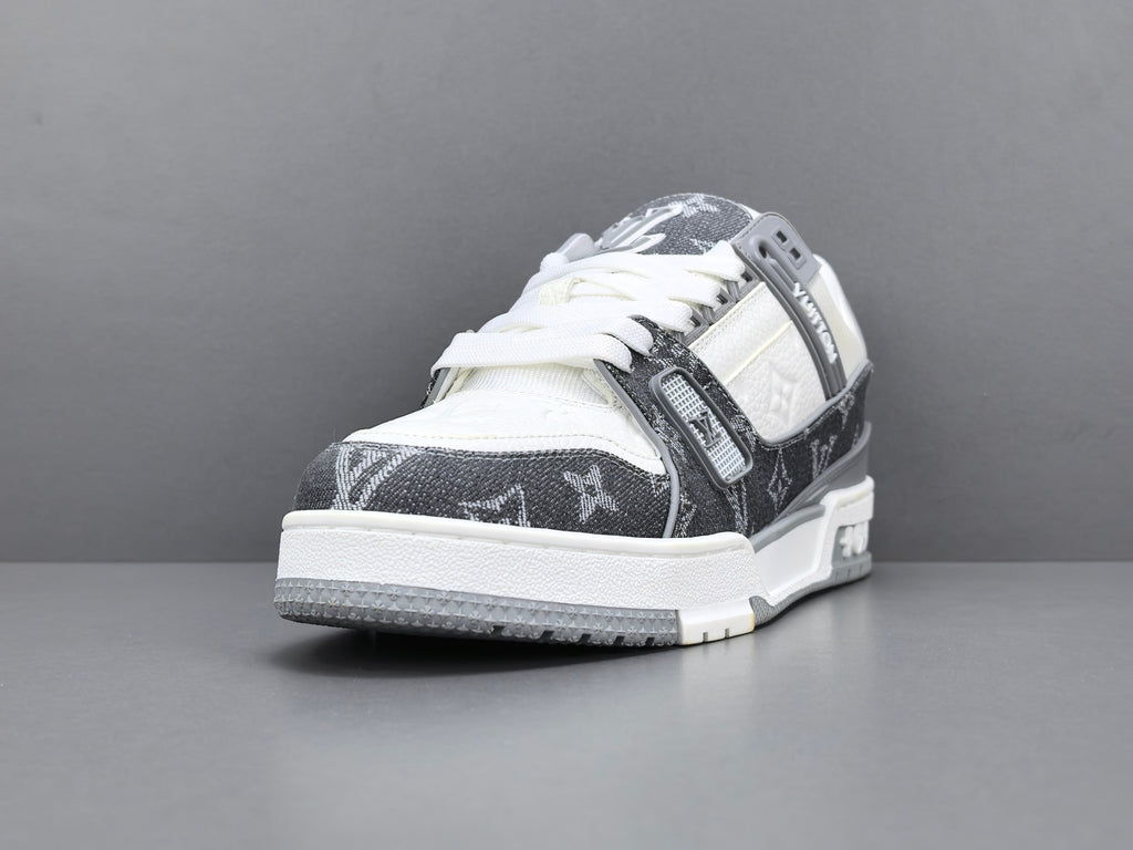 Lv Trainer