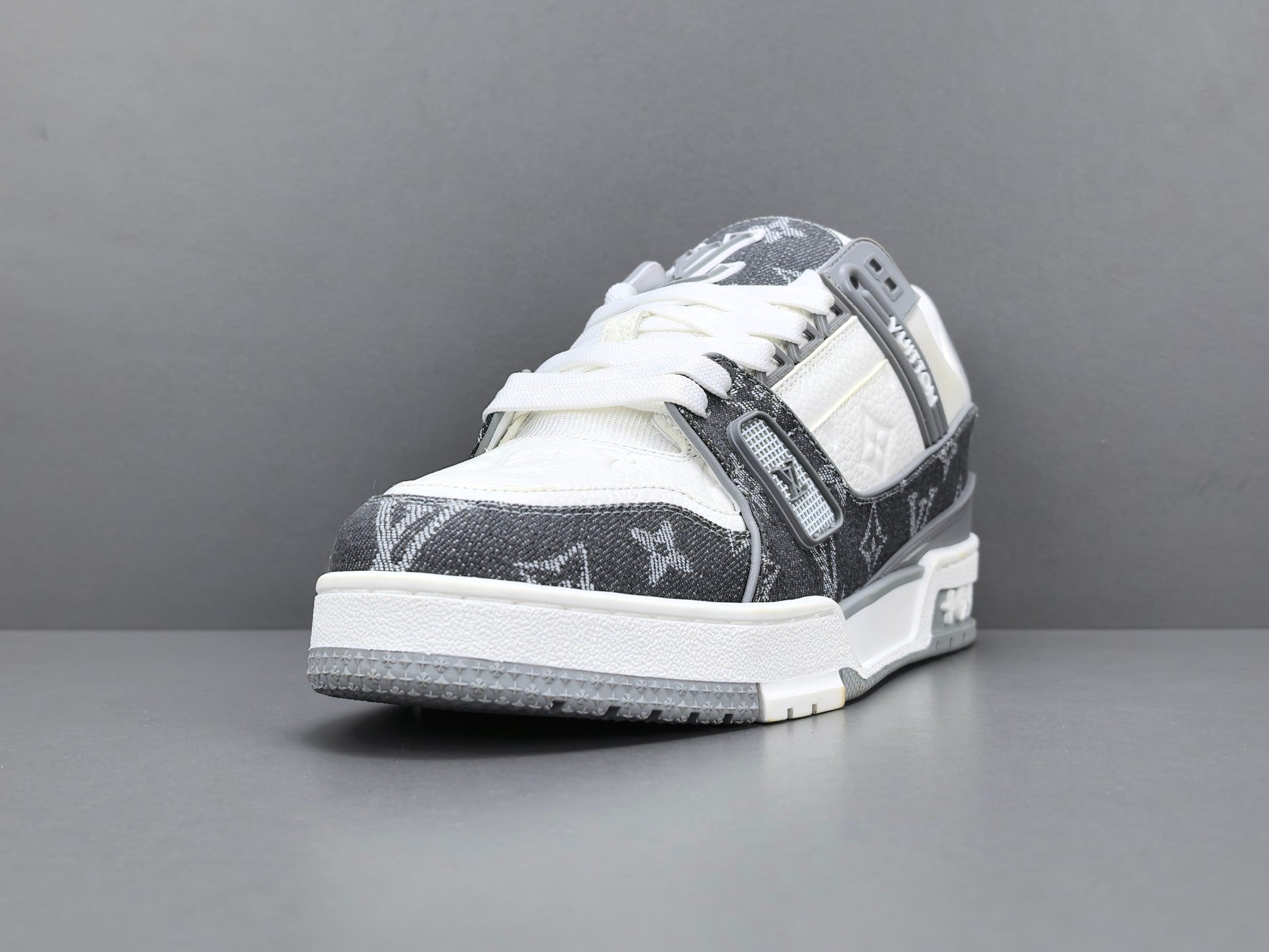 Lv Trainer