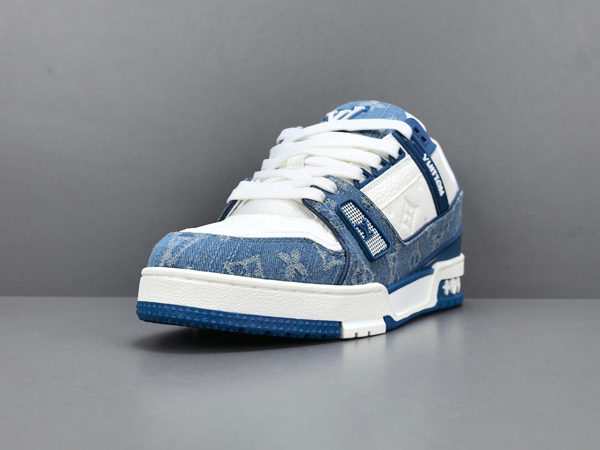 Lv Trainer