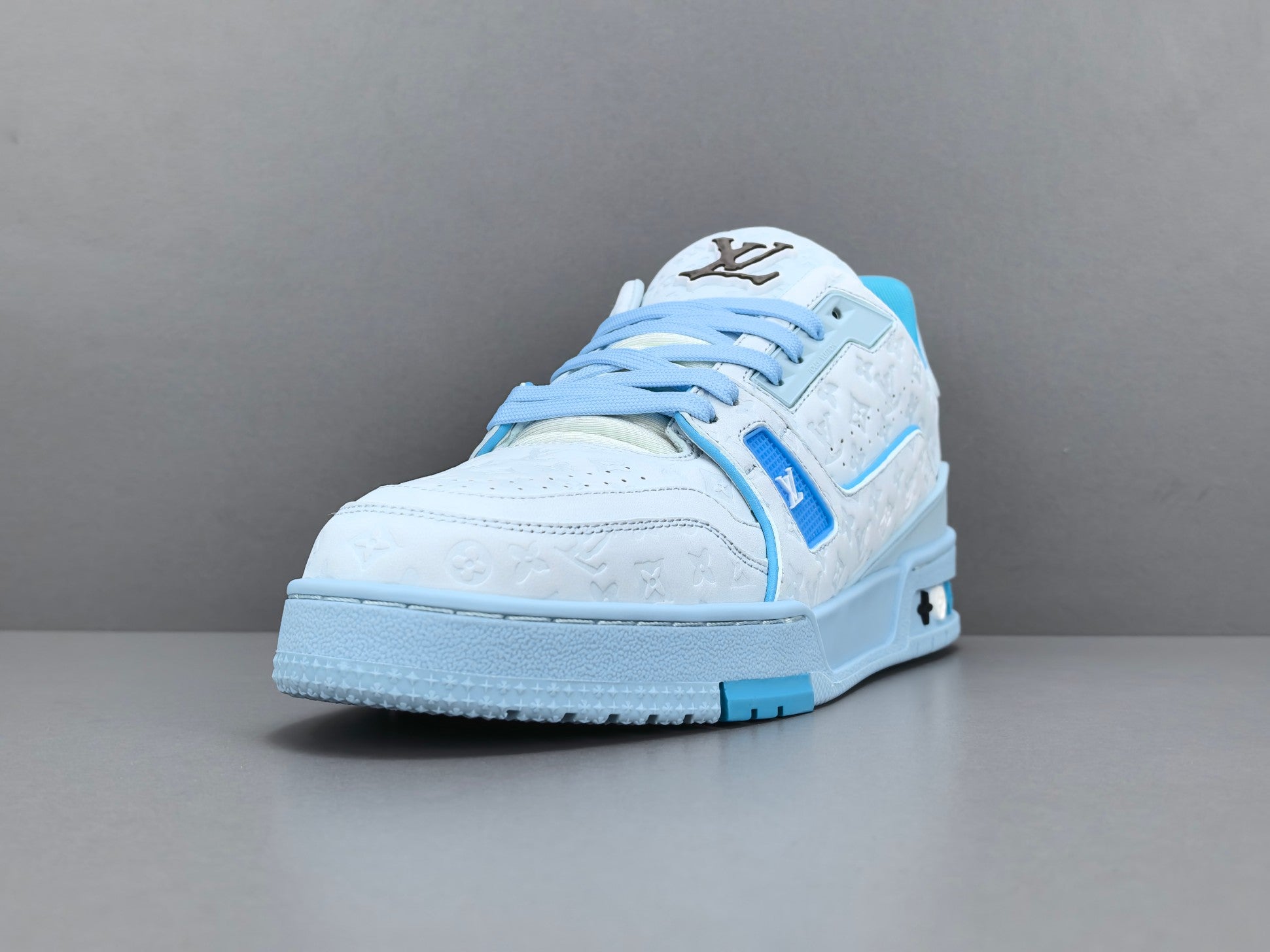 Lv Trainer
