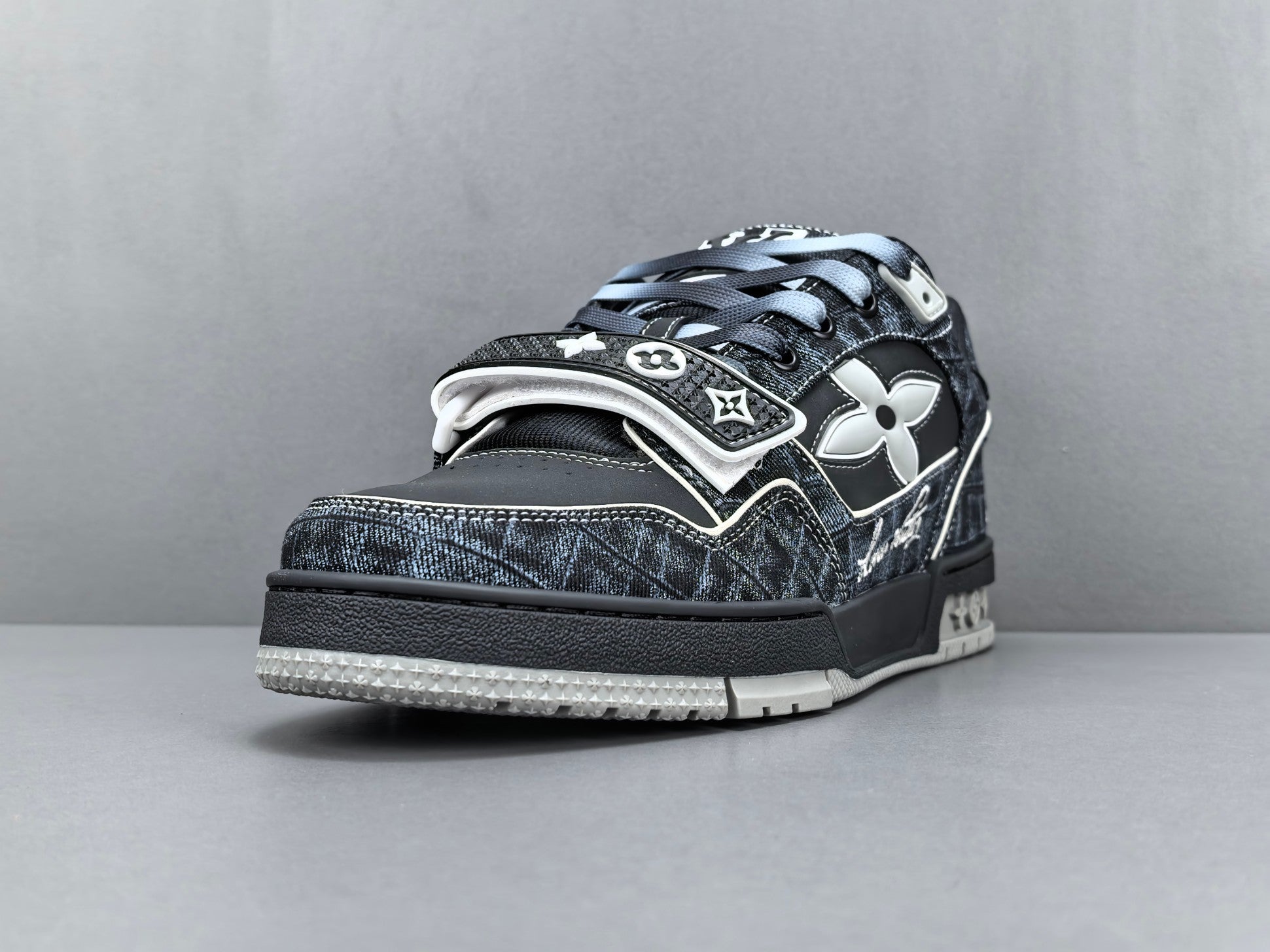 Lv Trainer
