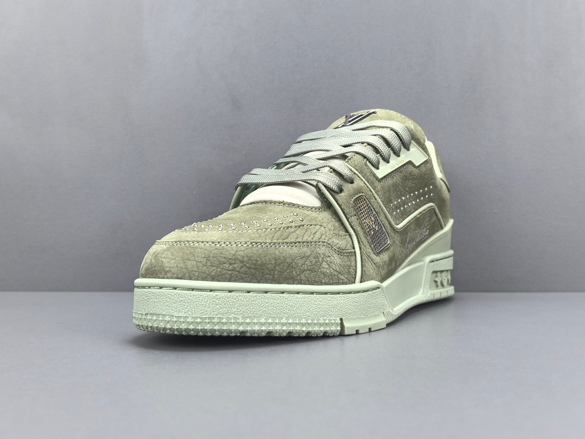 Lv Trainer