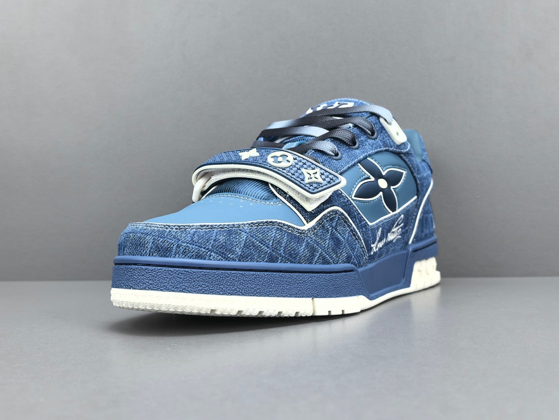 Lv Trainer