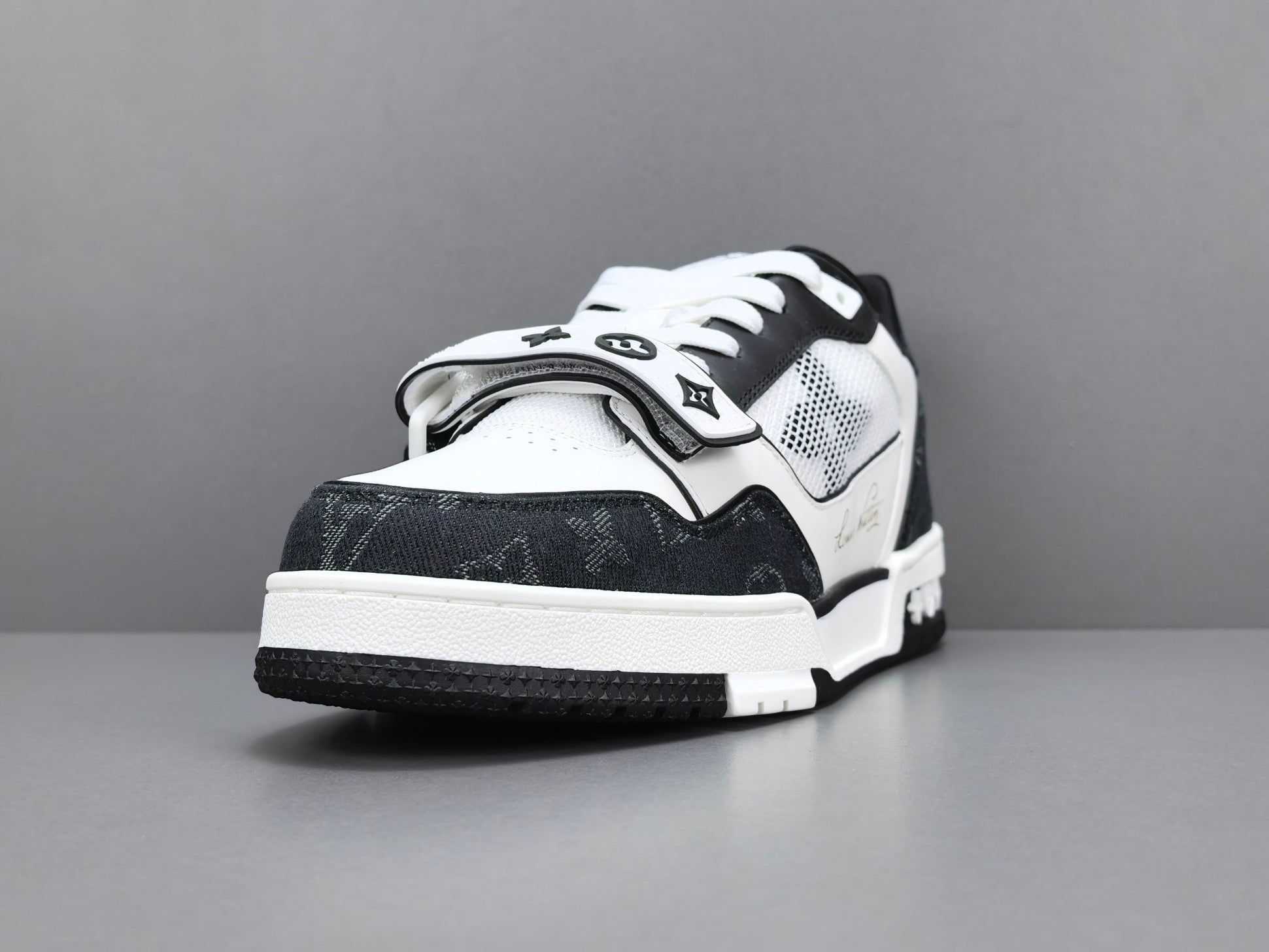 Lv Trainer