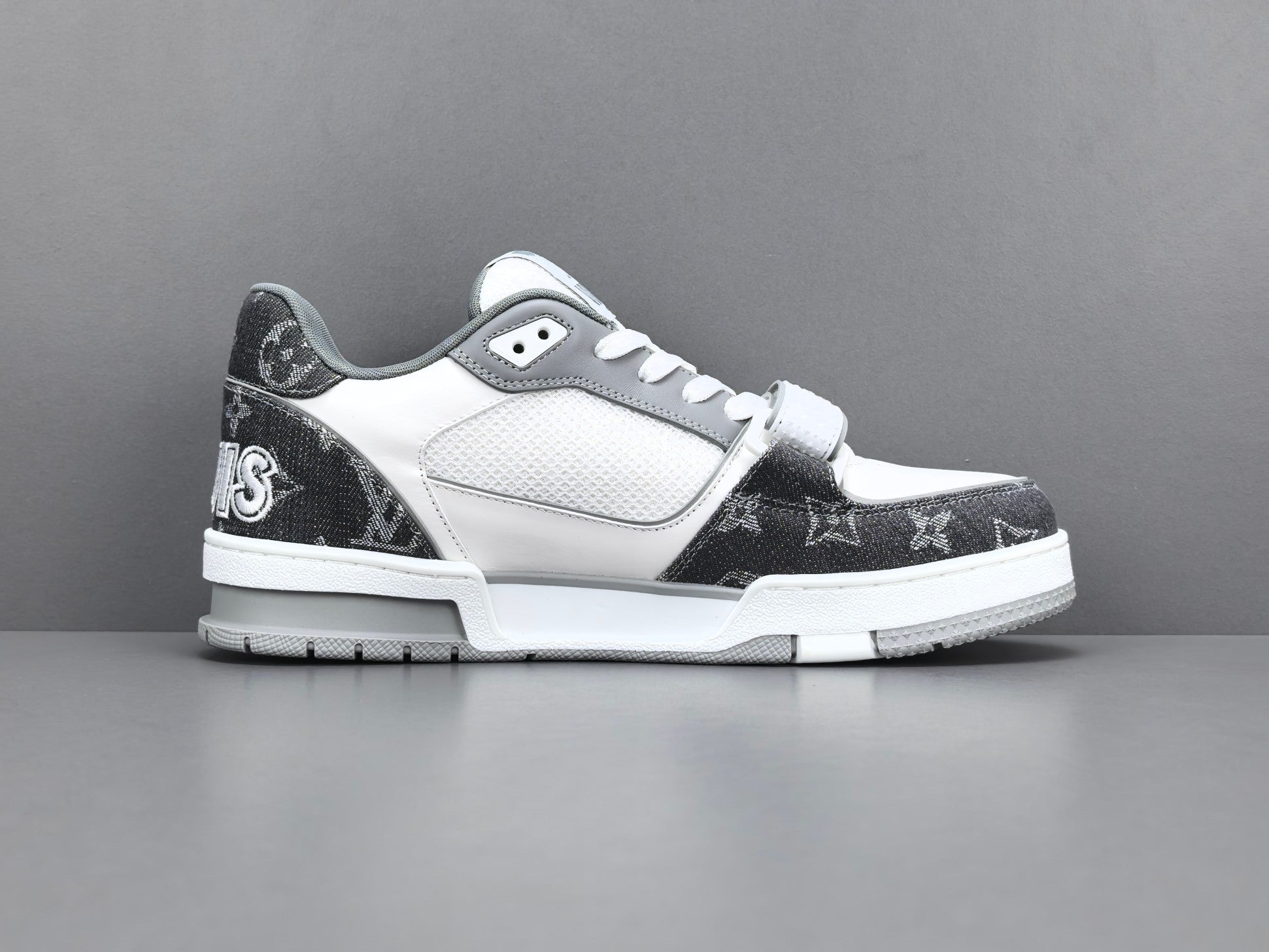 Lv Trainer