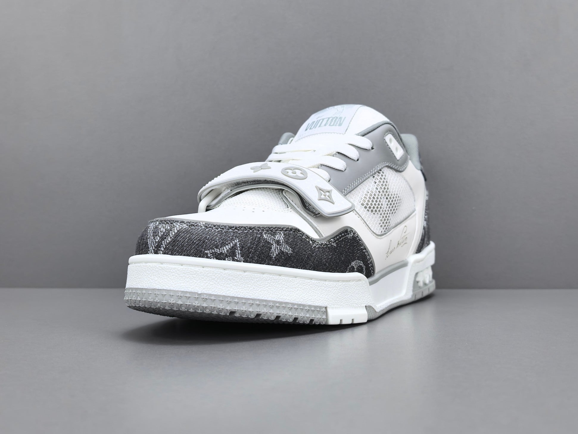 Lv Trainer