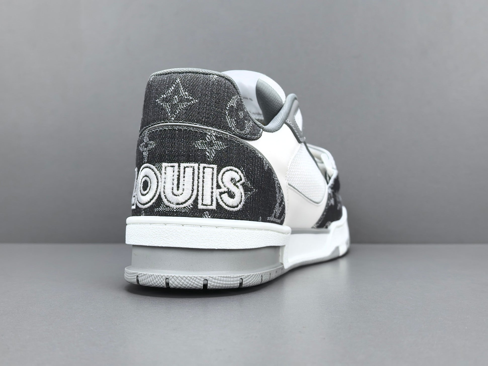 Lv Trainer