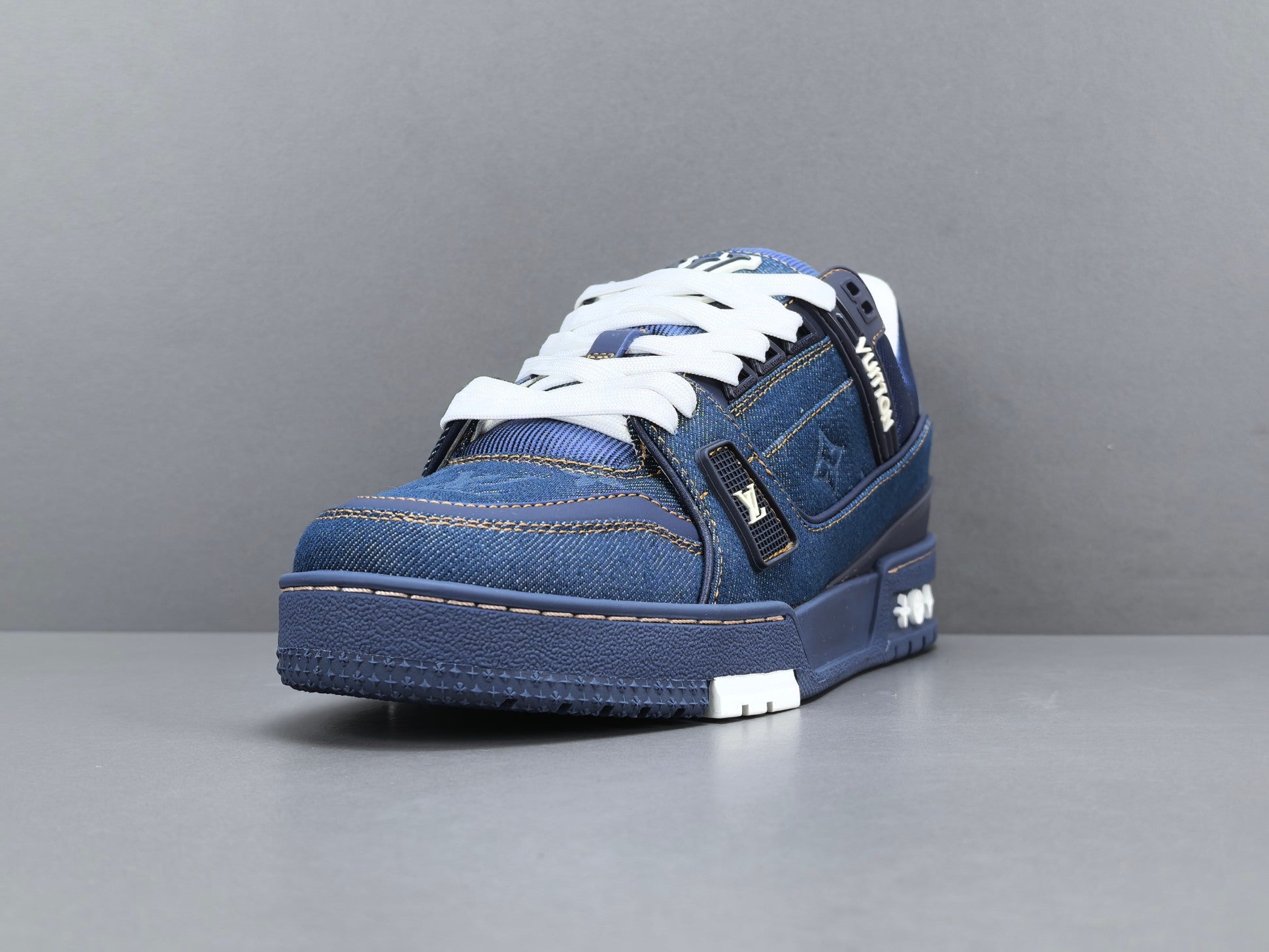 Lv Trainer