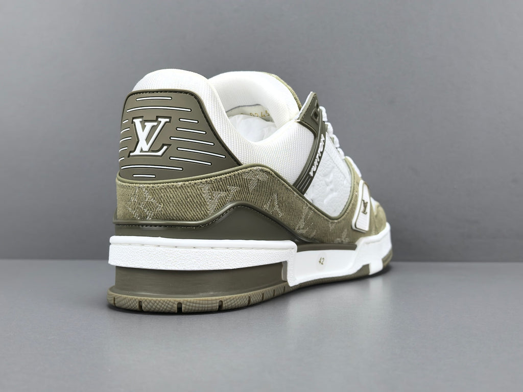 Lv Trainer