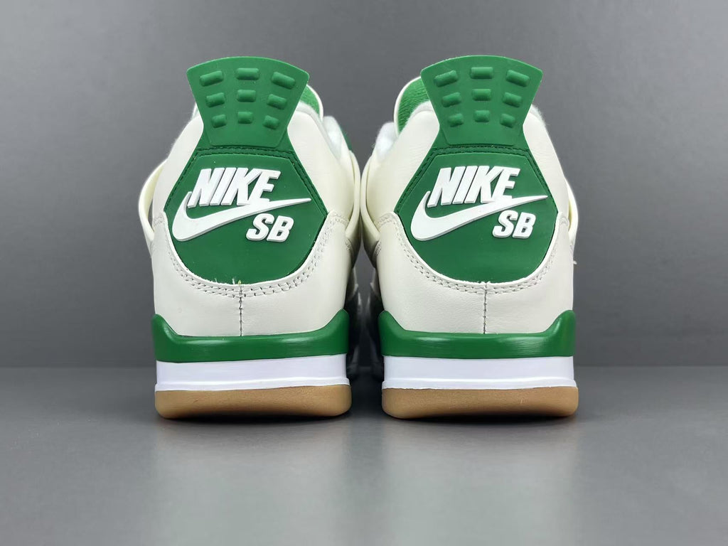 Nike SB x Jordan Air Jordan 4 "Pine Green"