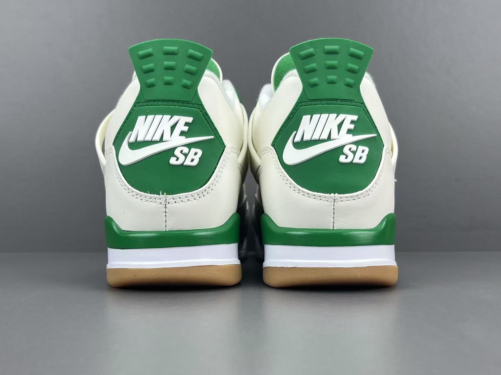 Nike SB x Jordan Air Jordan 4 "Pine Green"