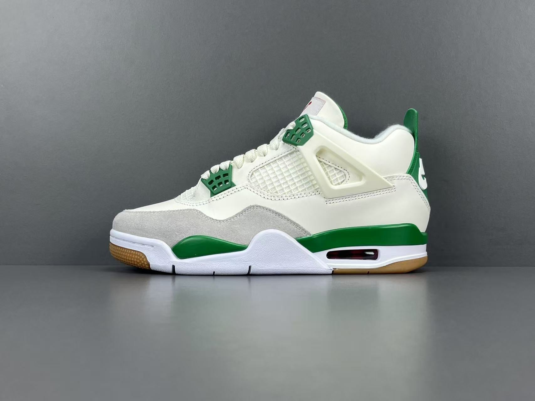 Nike SB x Jordan Air Jordan 4 "Pine Green"