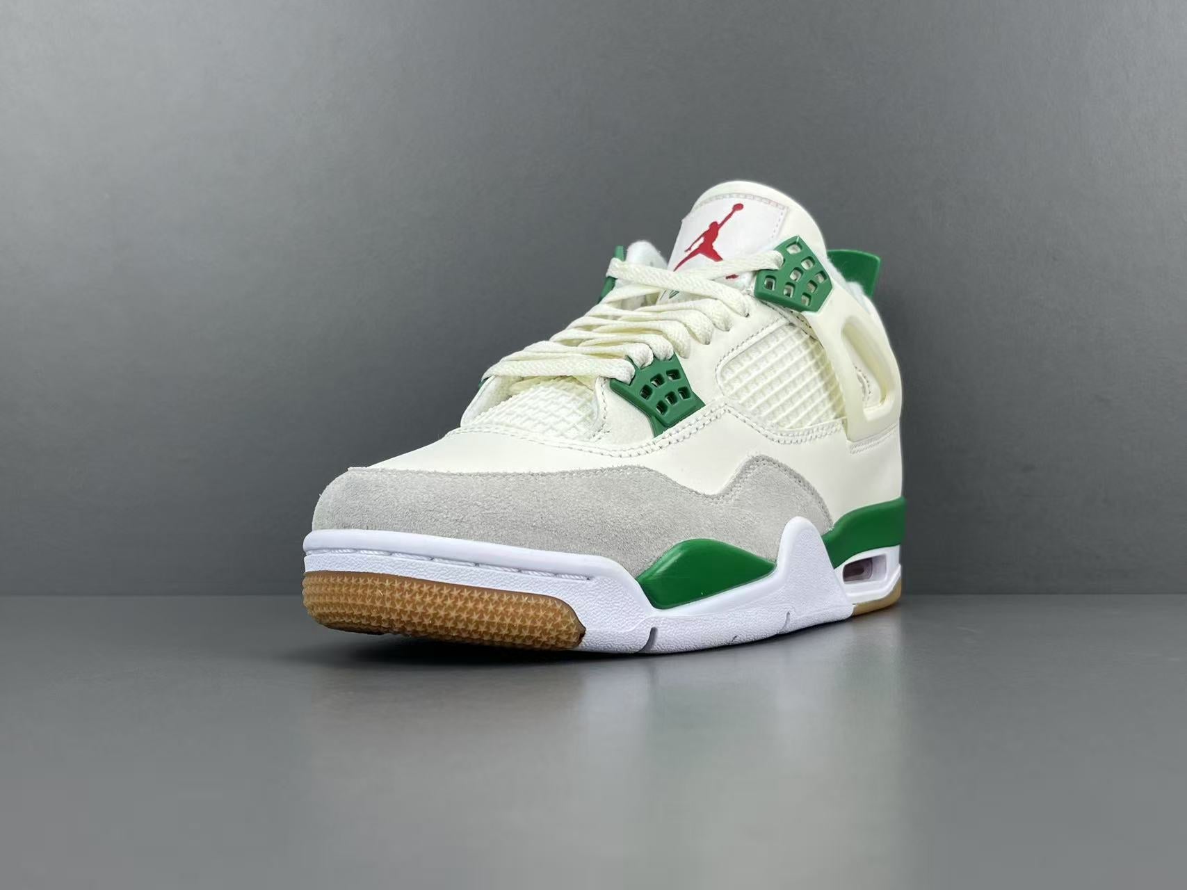 Nike SB x Jordan Air Jordan 4 "Pine Green"