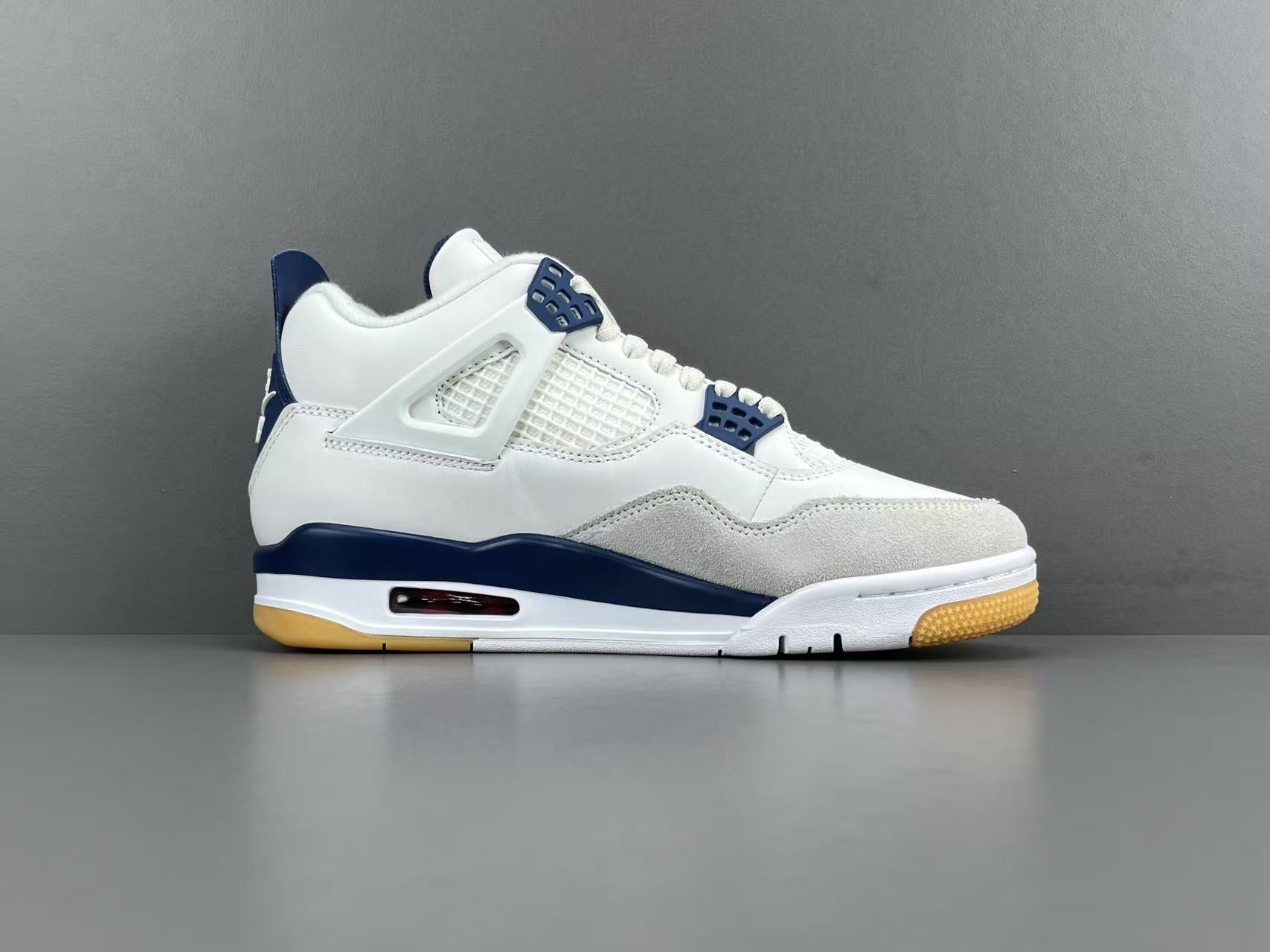 Nike SB x Jordan Air Jordan 4 "Navy"
