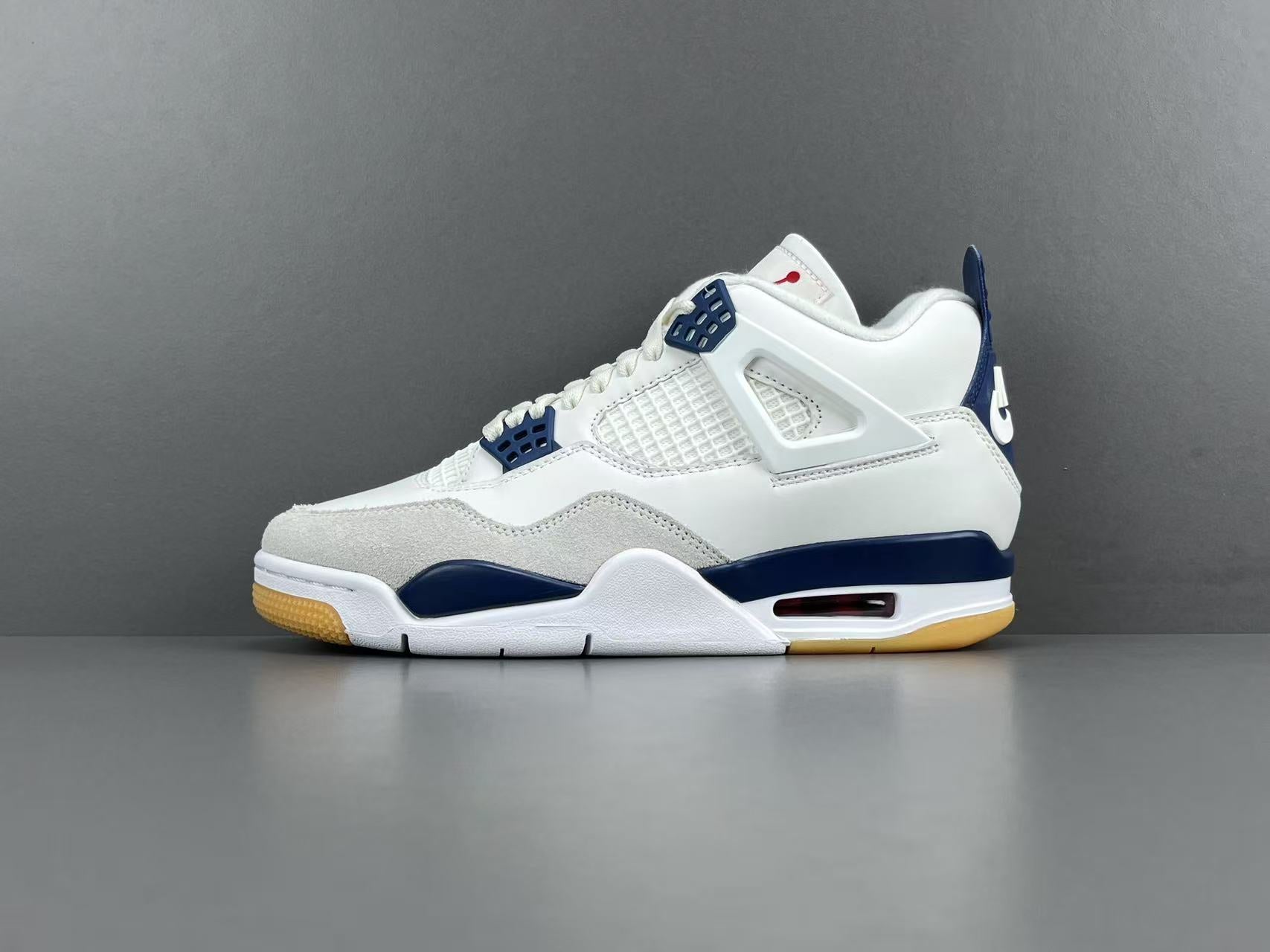 Nike SB x Jordan Air Jordan 4 "Navy"